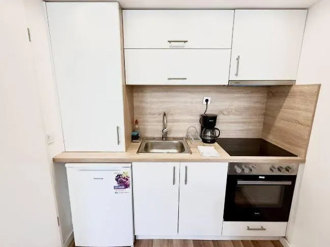 C24 Dorka Mini بودابست